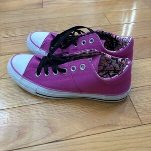 Converse women’s lace up sneakers- size 8-magenta